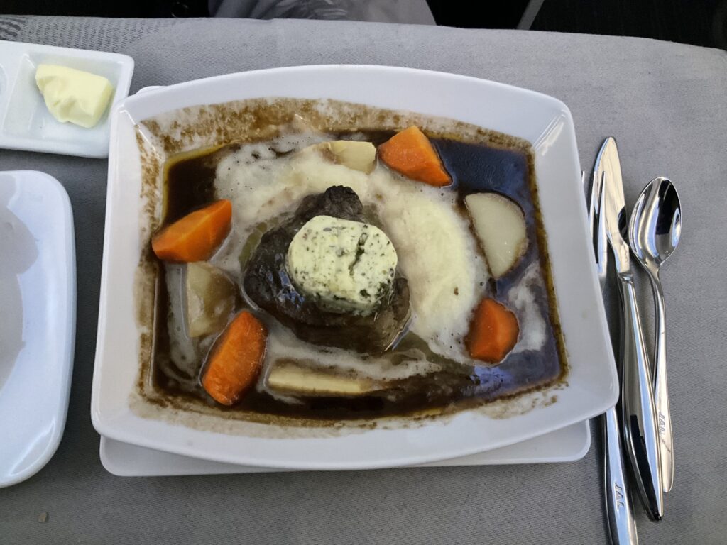 JALのビジネスクラス夕食(洋食)