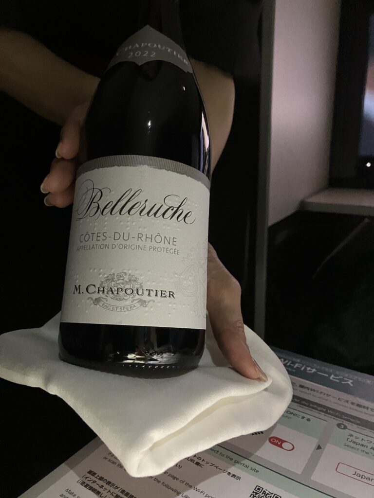 JALのビジネスクラス赤ワイン