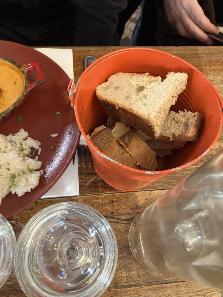 リヨンおすすめレストランのパン