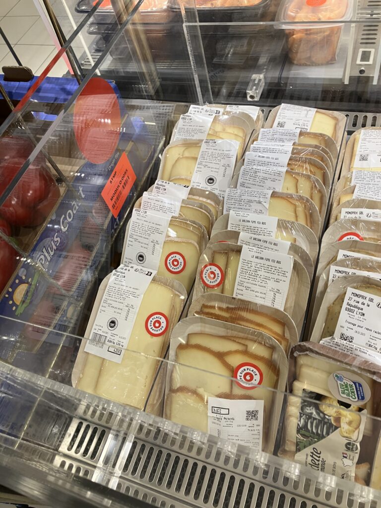 リヨンスーパー商品売り出し品