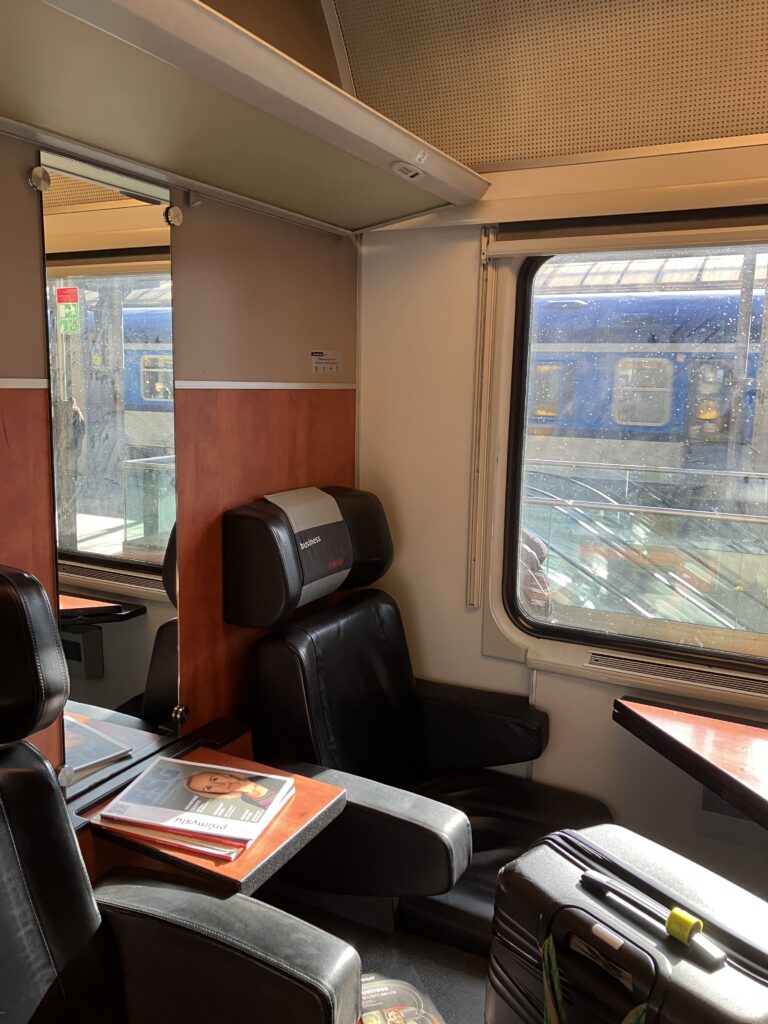 高速鉄道ファーストクラス座席