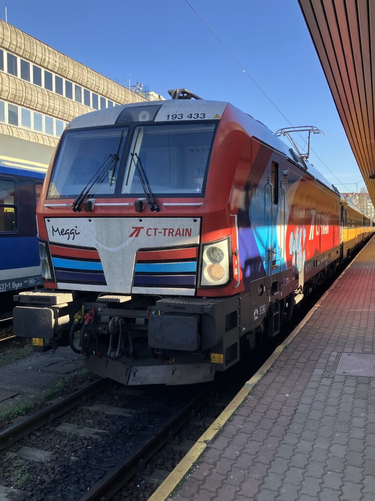 ブタペスト行きの高速鉄道車両