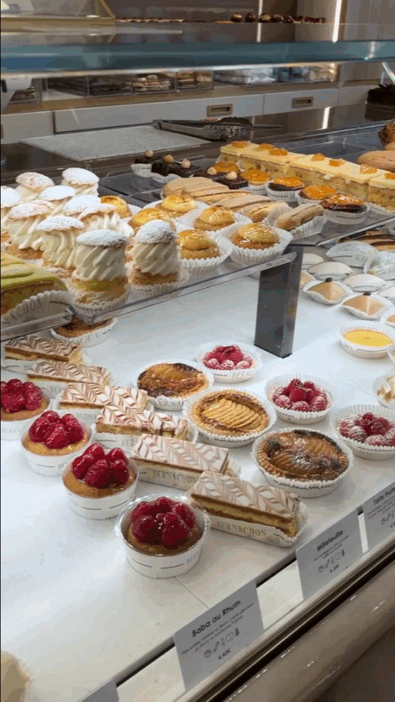リヨン チョコレート店BERNACHONの小型ケーキ