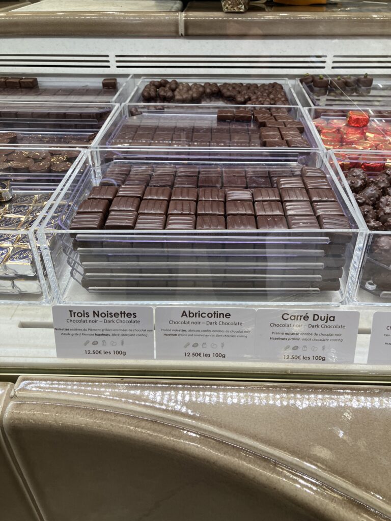 リヨン チョコレート店BERNACHONのプラリネチョコレート