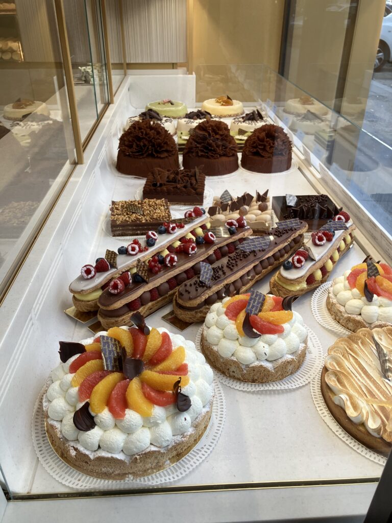リヨン チョコレート店BERNACHONの大型ケーキ