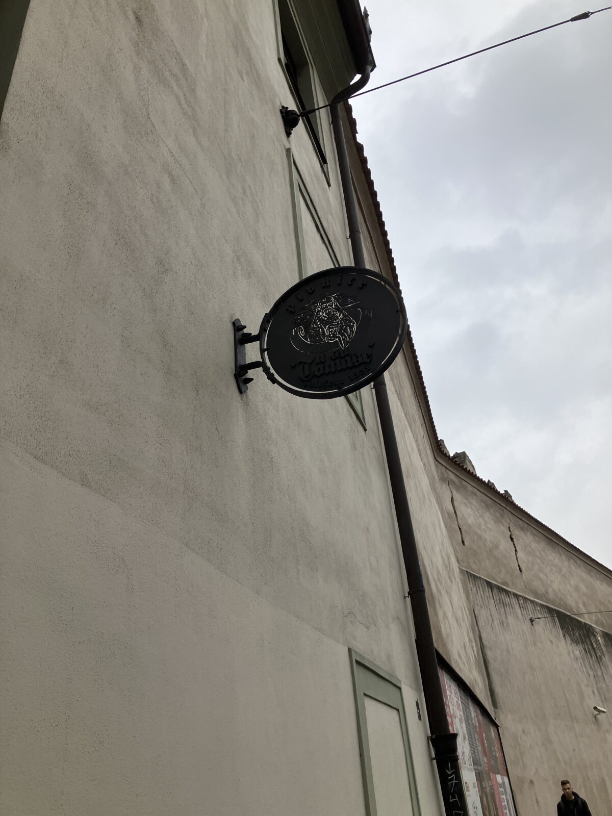 Pivnice u Sv. Tomášeレストラン看板