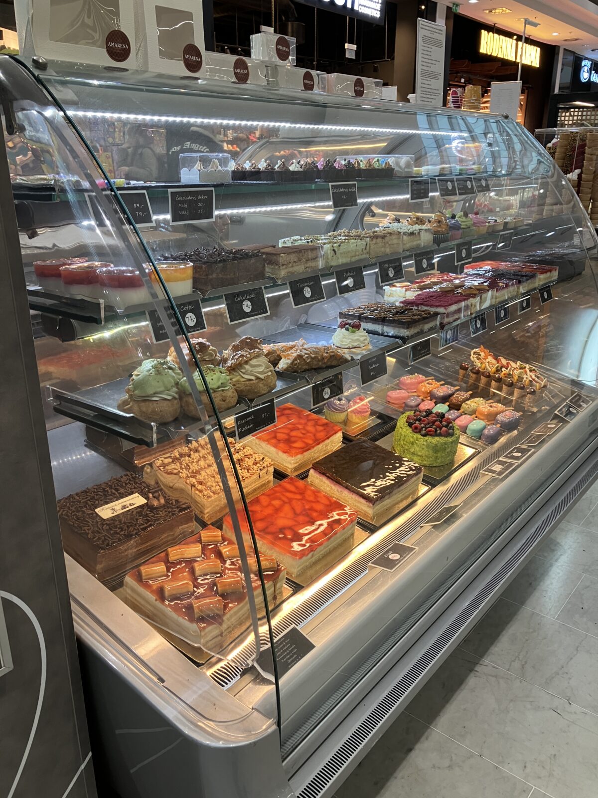 ショッピングセンター店内