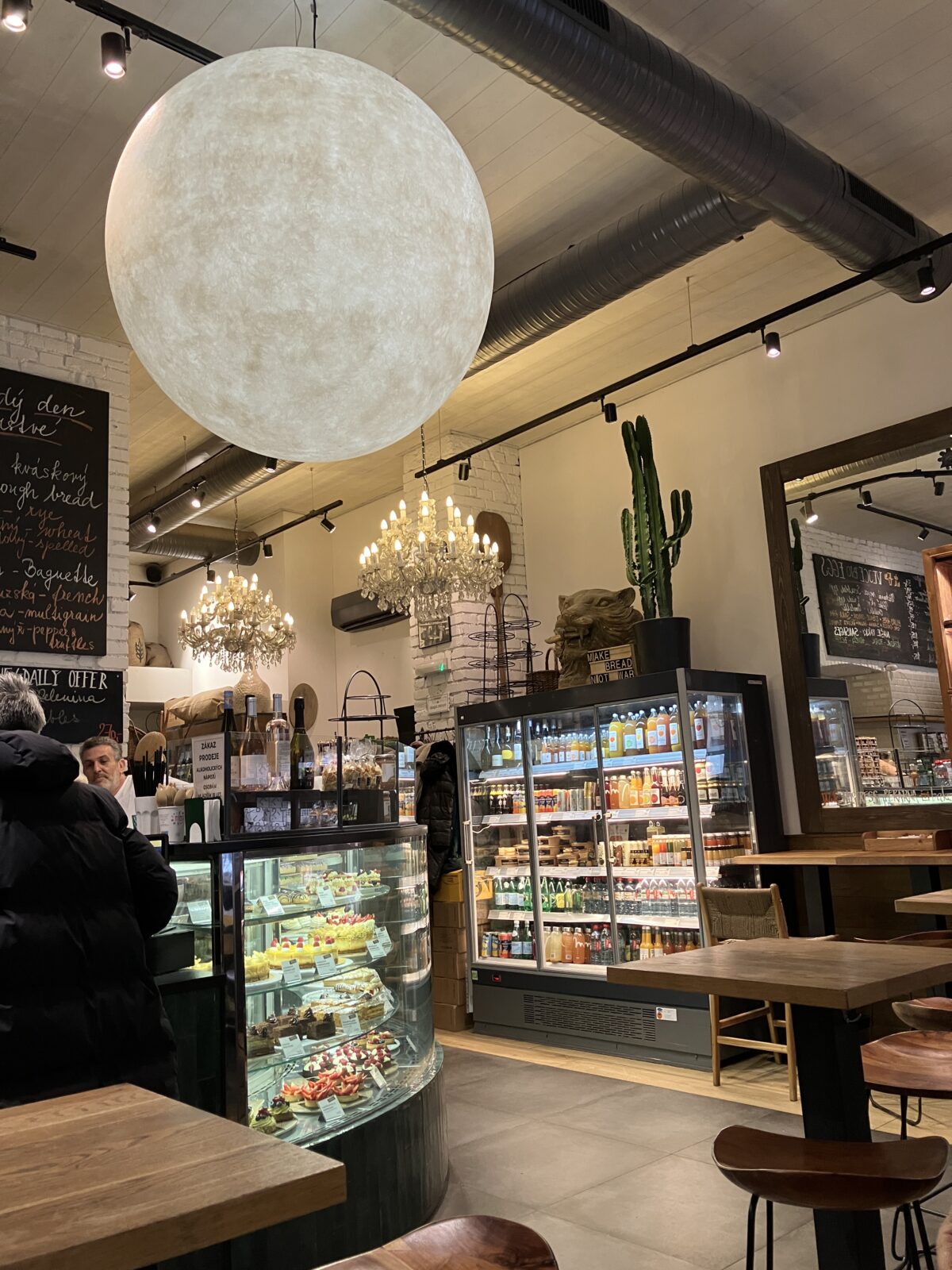 プラハで味わうおすすめカフェNostress Bakery Vězeňská店内
