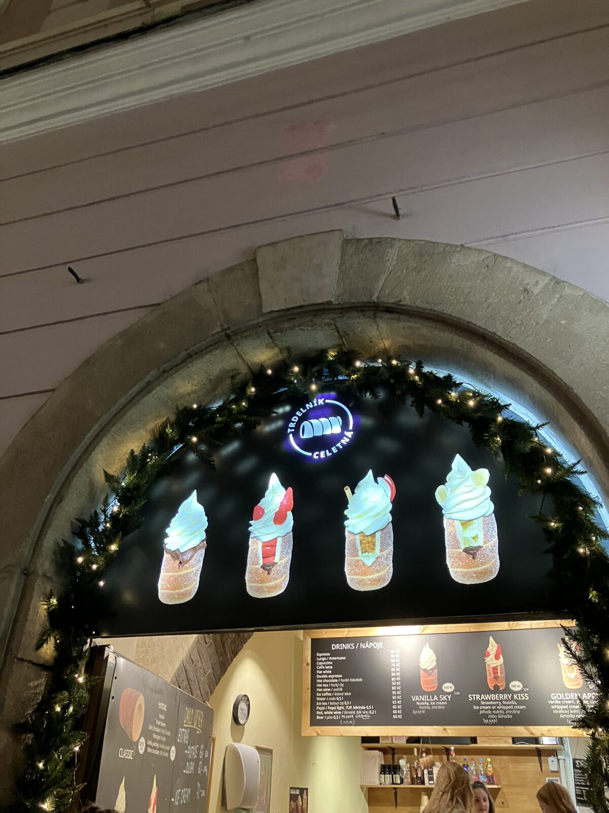 プラハで味わうトルデニーク店入口