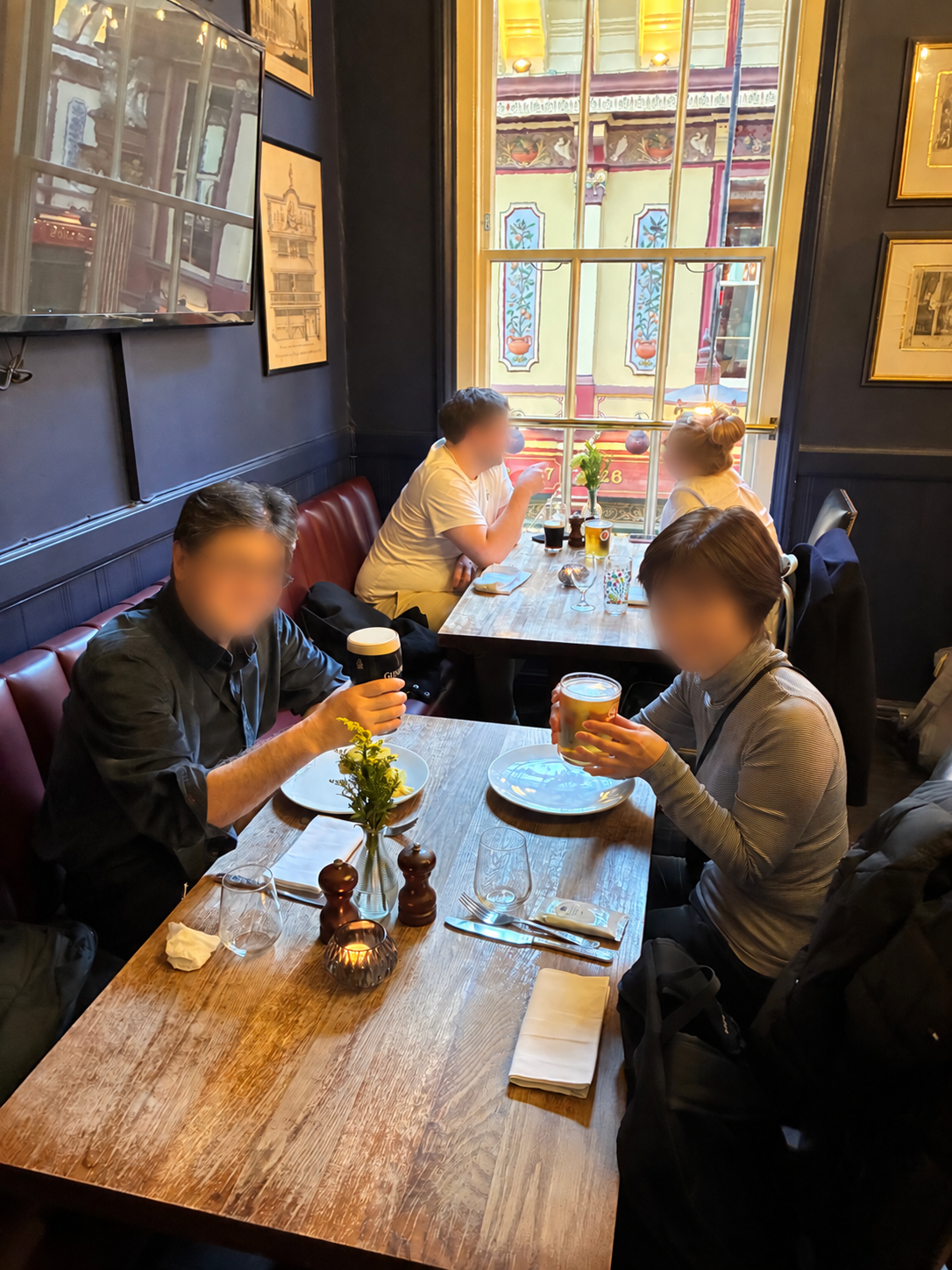 ロンドン パプ Lamb Tavern 上階のレストラン店内