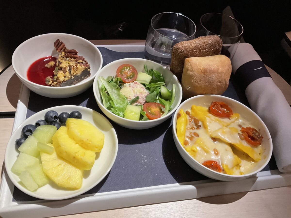 フィンエアーのビジネスクラスの朝食