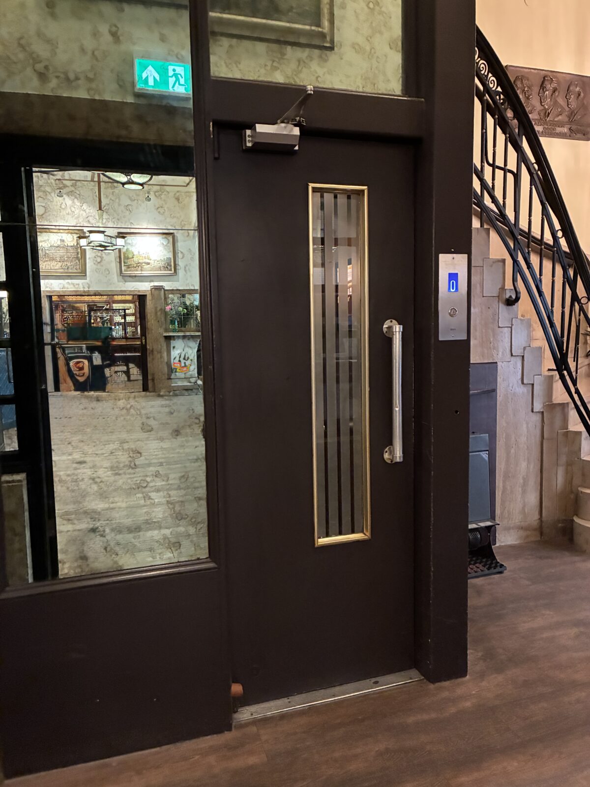 NH Amsterdam Schillerレトロなエレベーター