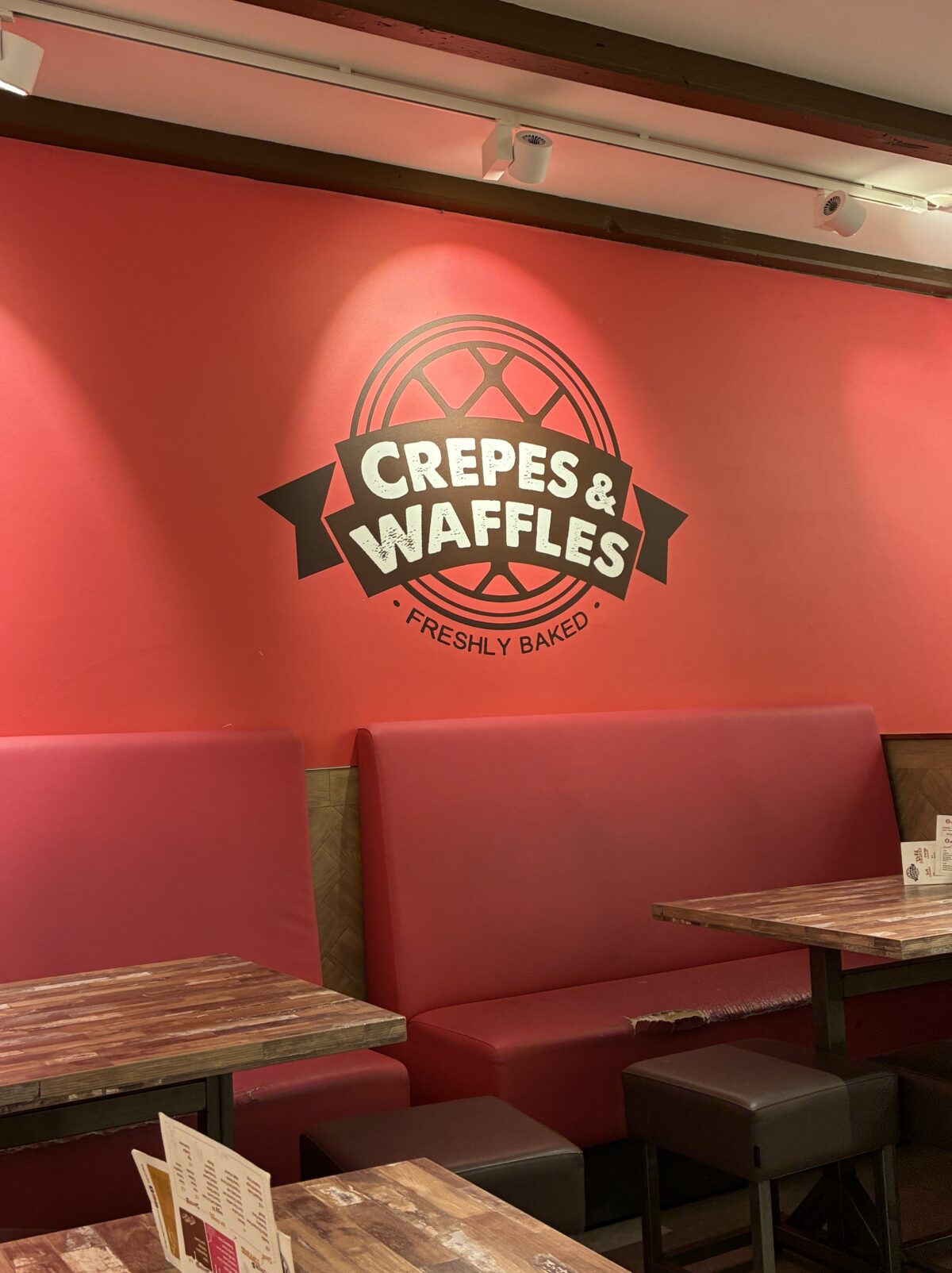 アムステルダム おすすめカフェCrepes & Waffles座席