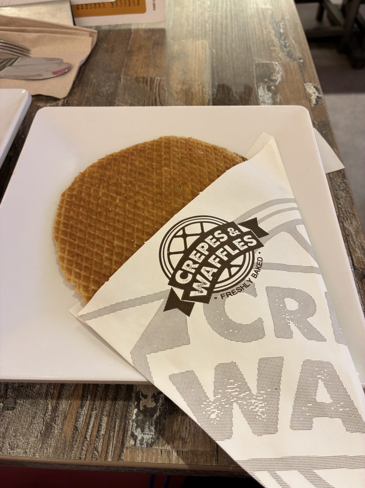 アムステルダム おすすめカフェCrepes & Waffles注文品Stroopwafel