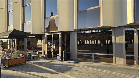 ブダペストのカフェ Starbucks Castle店舗