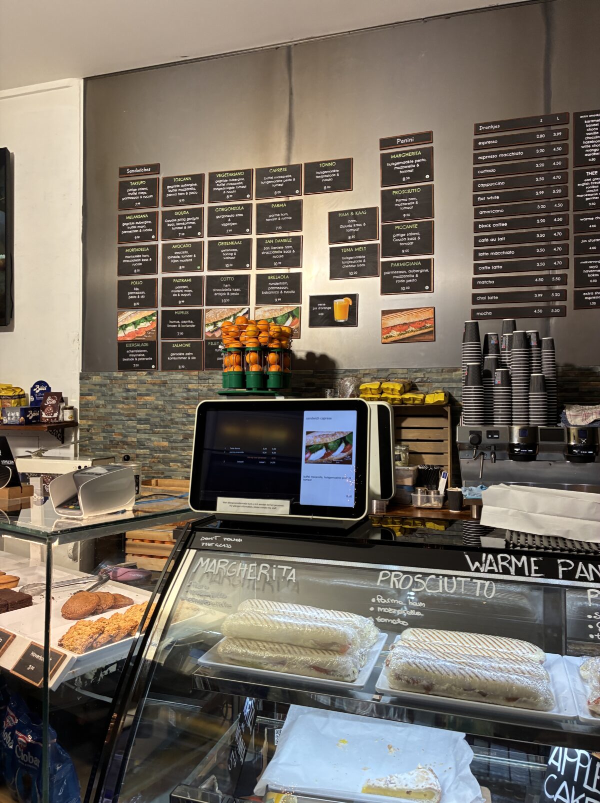 アムステルダムテイクアウト La Panetteria店内