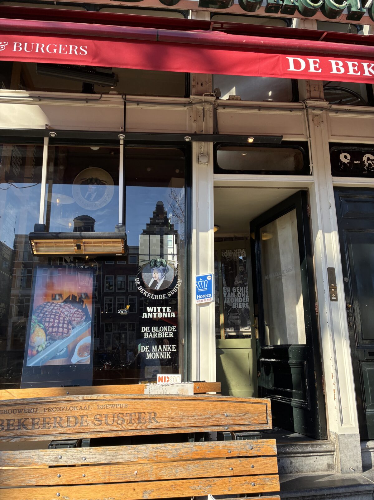 アムステルダム レストラン おすすめ
De Bekeerde Suster店舗入口