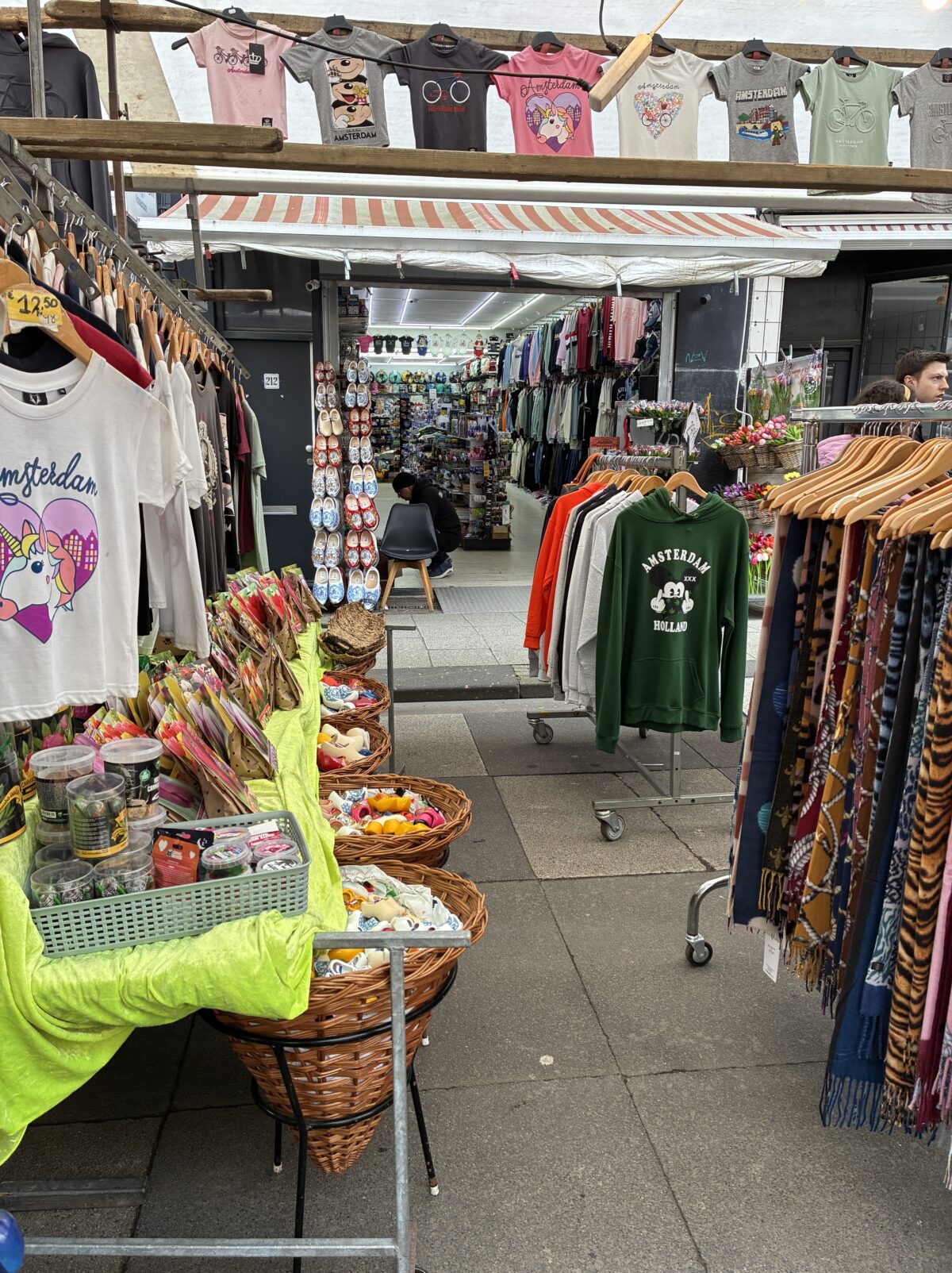 アムステルダム市場Albert Cuyp Marktの衣料品店