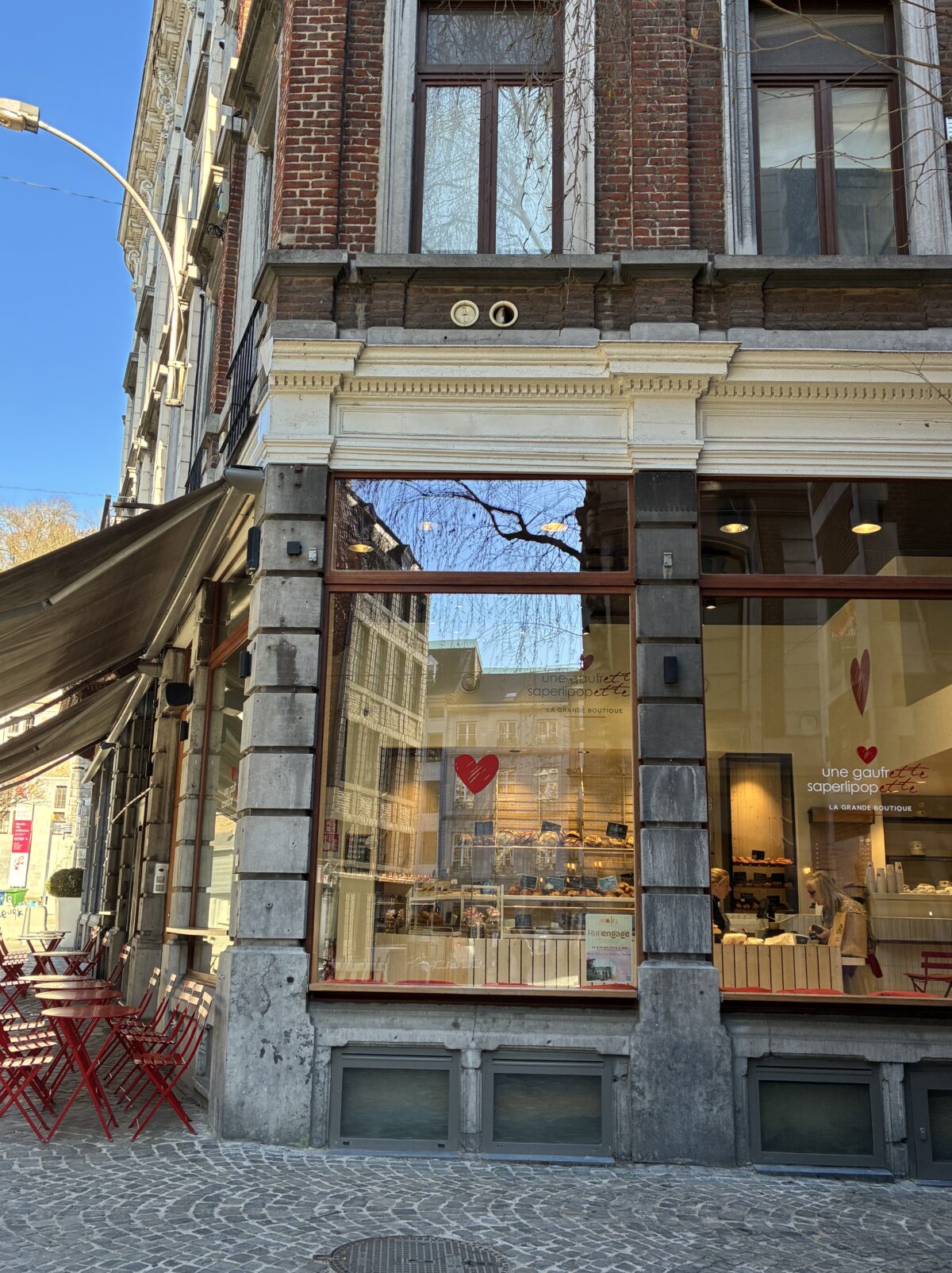リエージュ ベーカリーおすすめ Une Gaufrette Saperlipopette店舗外観