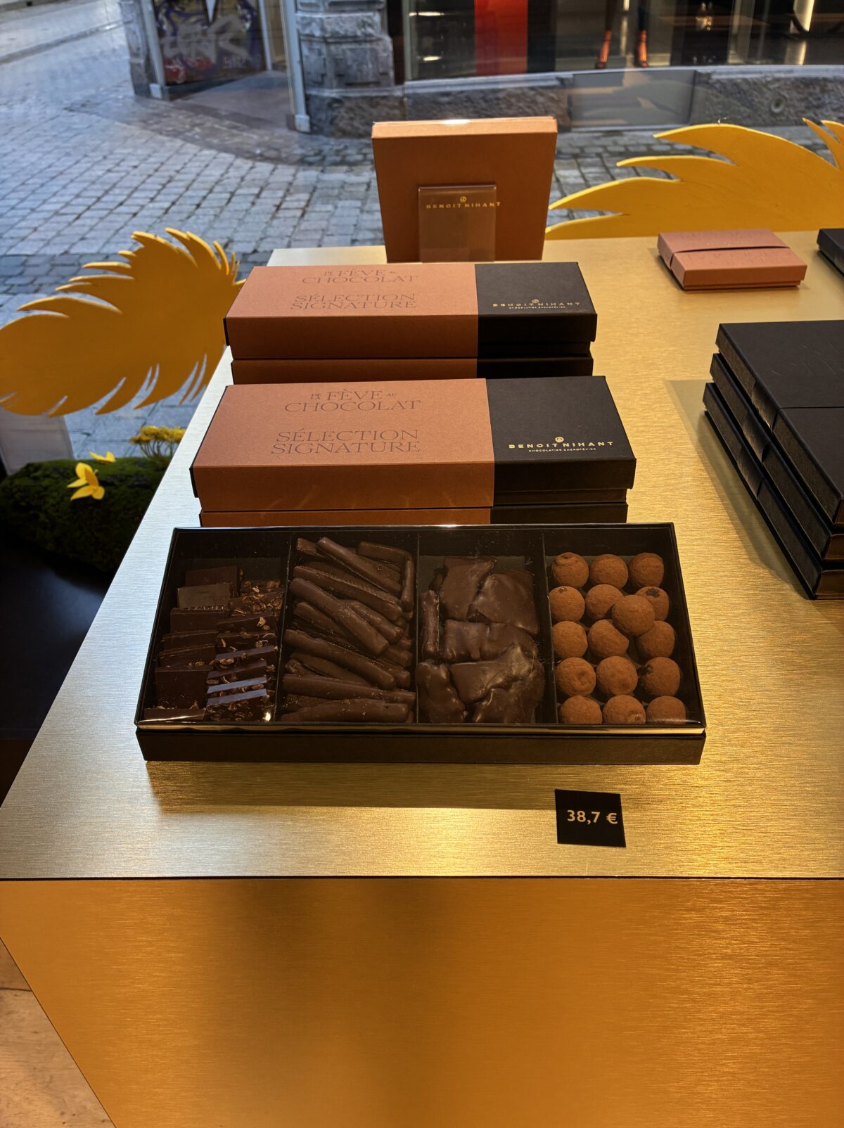 リエージュ チョコレート おすすめBenoit Nihant Chocolatier Cacaofèvier Liège店内
