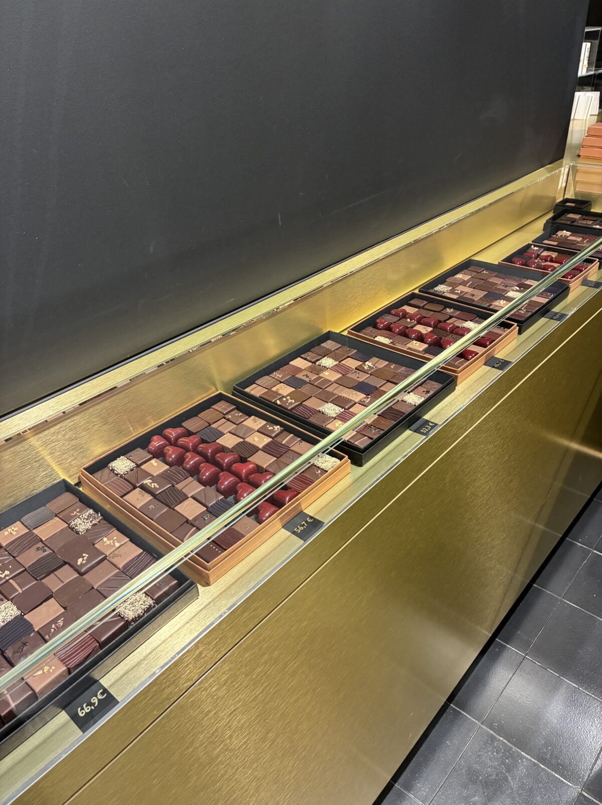リエージュ チョコレート おすすめBenoit Nihant Chocolatier Cacaofèvier Liège店内