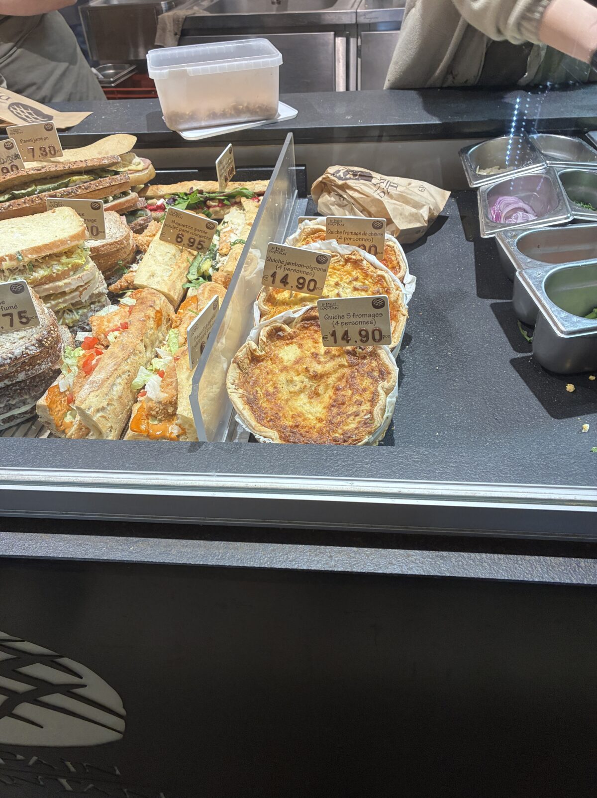 リエージュ ベーカリーおすすめ
Le Pain d'Antan店内奥のサンドイッチ・惣菜パン