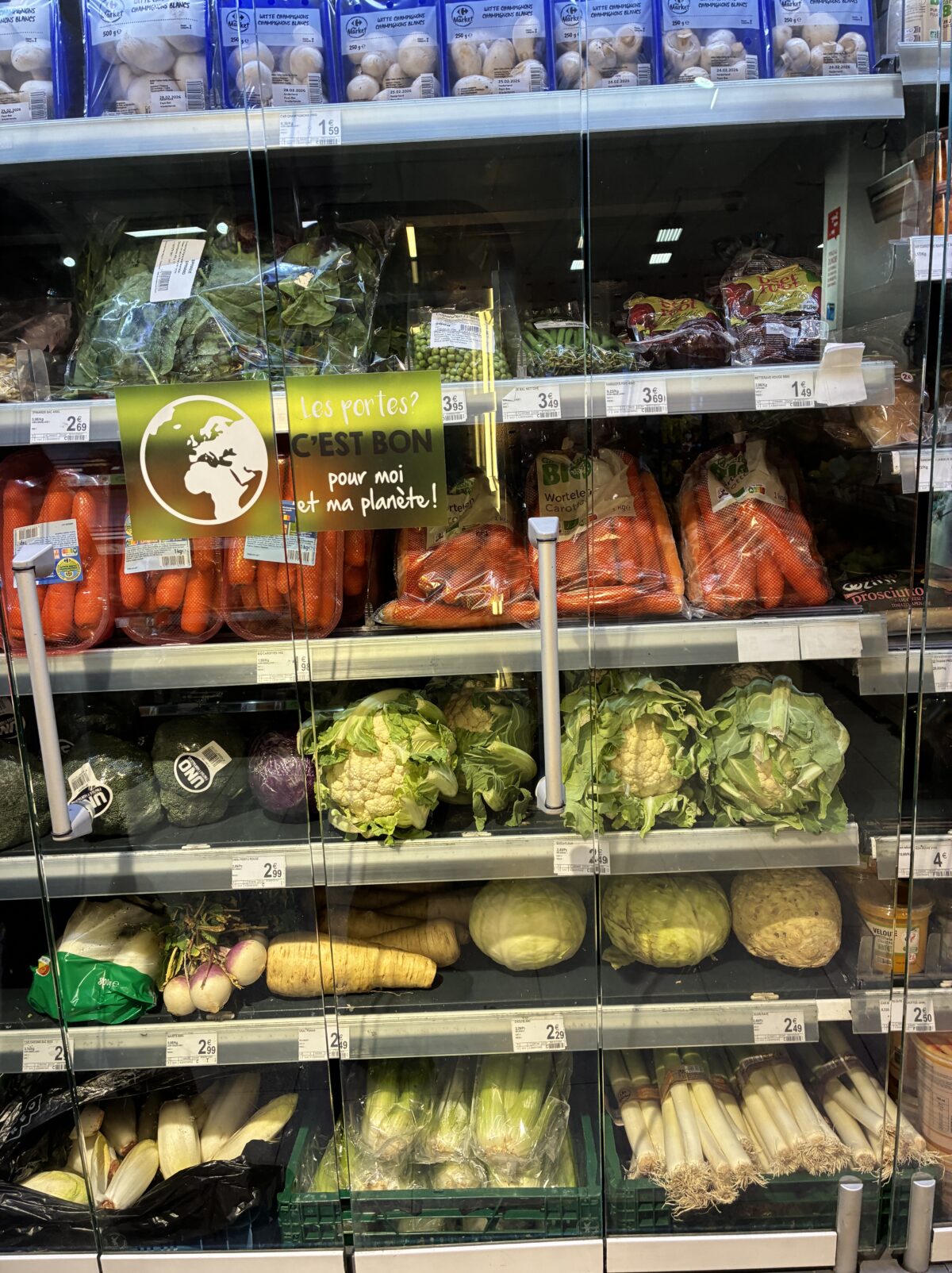 リエージュスーパーCarrefour Express LIÈGE FÉRONSTREE野菜類