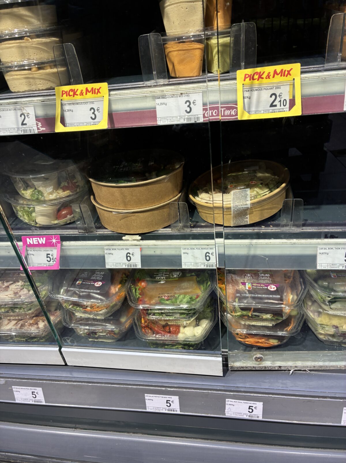 リエージュスーパーCarrefour Express LIÈGE FÉRONSTREEサラダ類