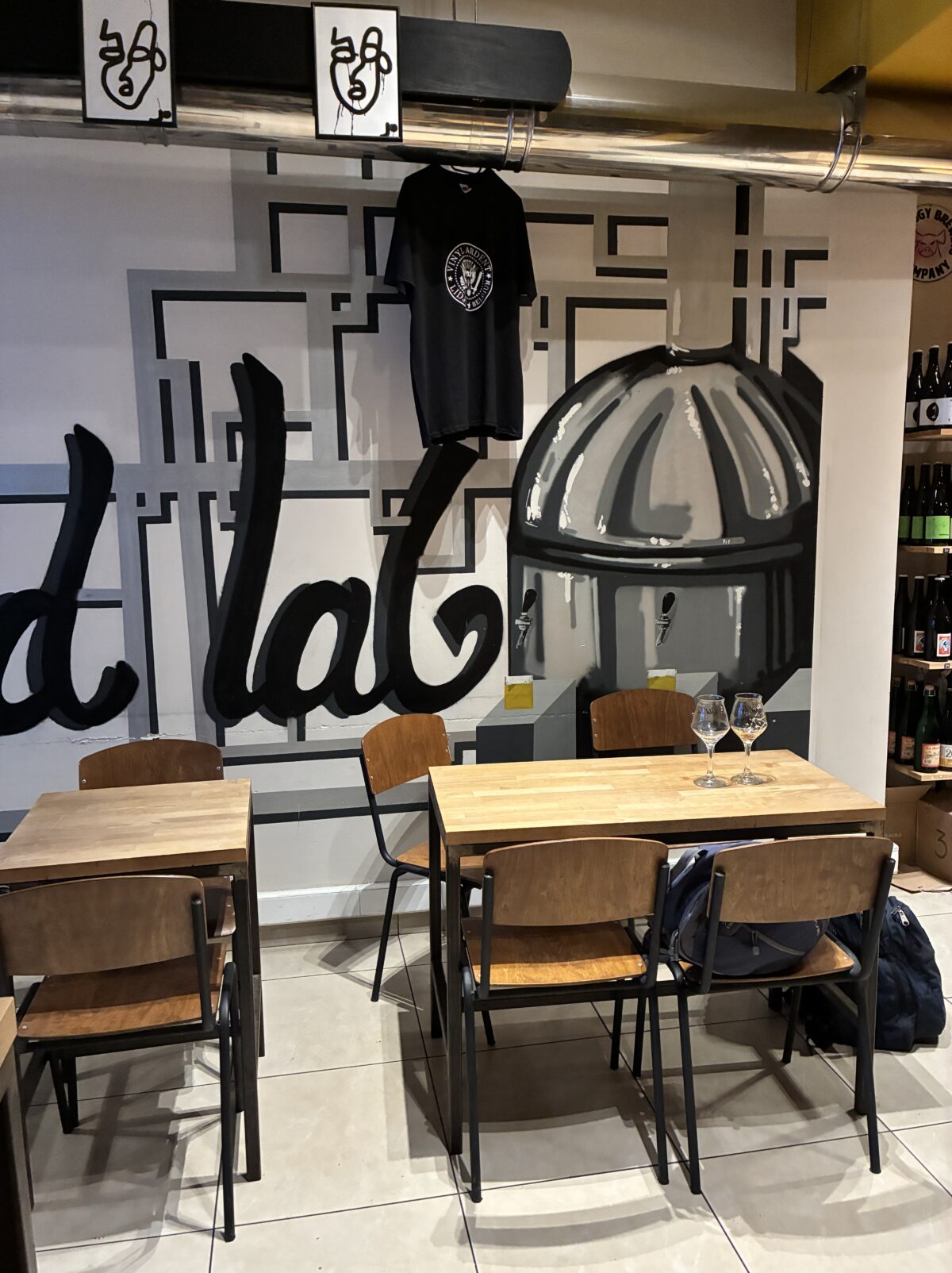 リエージュビアバーWild Lab Liège店内