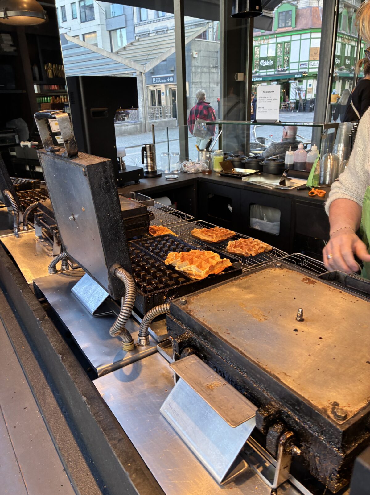 リエージュスイーツワッフルSandwicherie Pollux 焼きたてが嬉しい