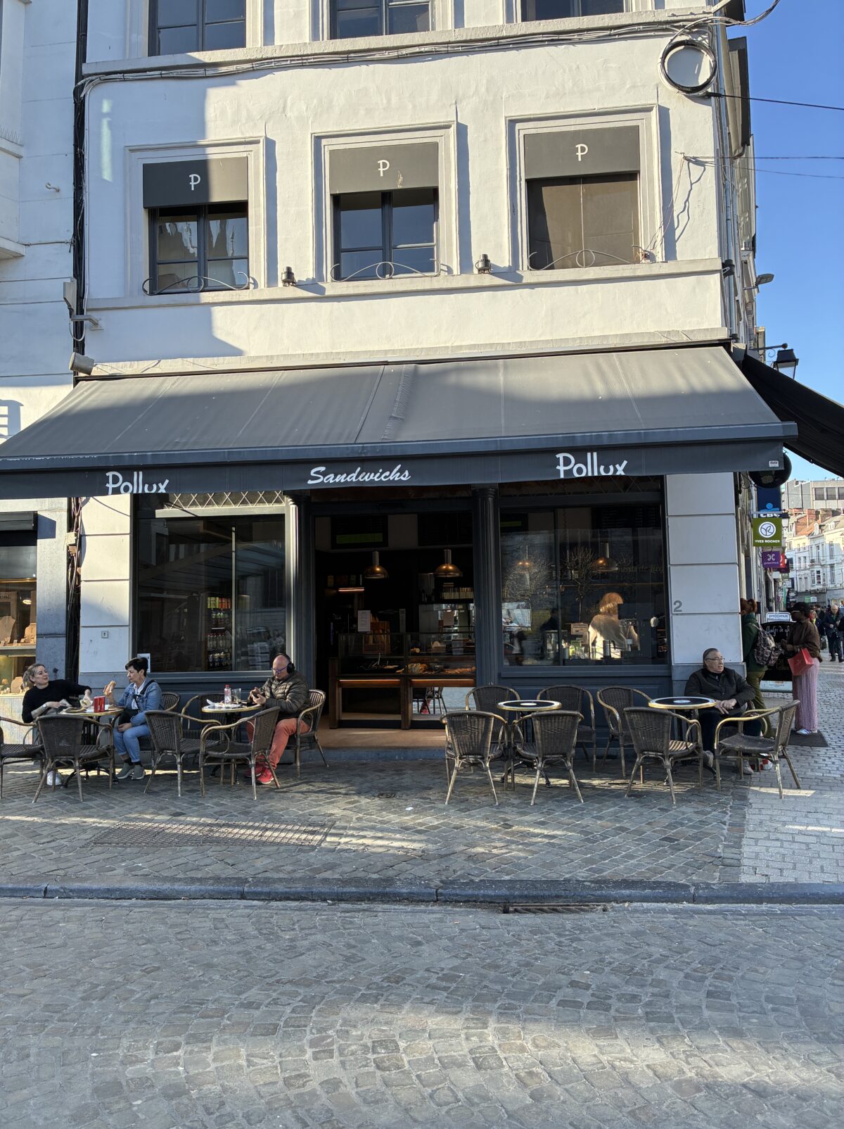 リエージュスイーツワッフルSandwicherie Pollux店舗外観