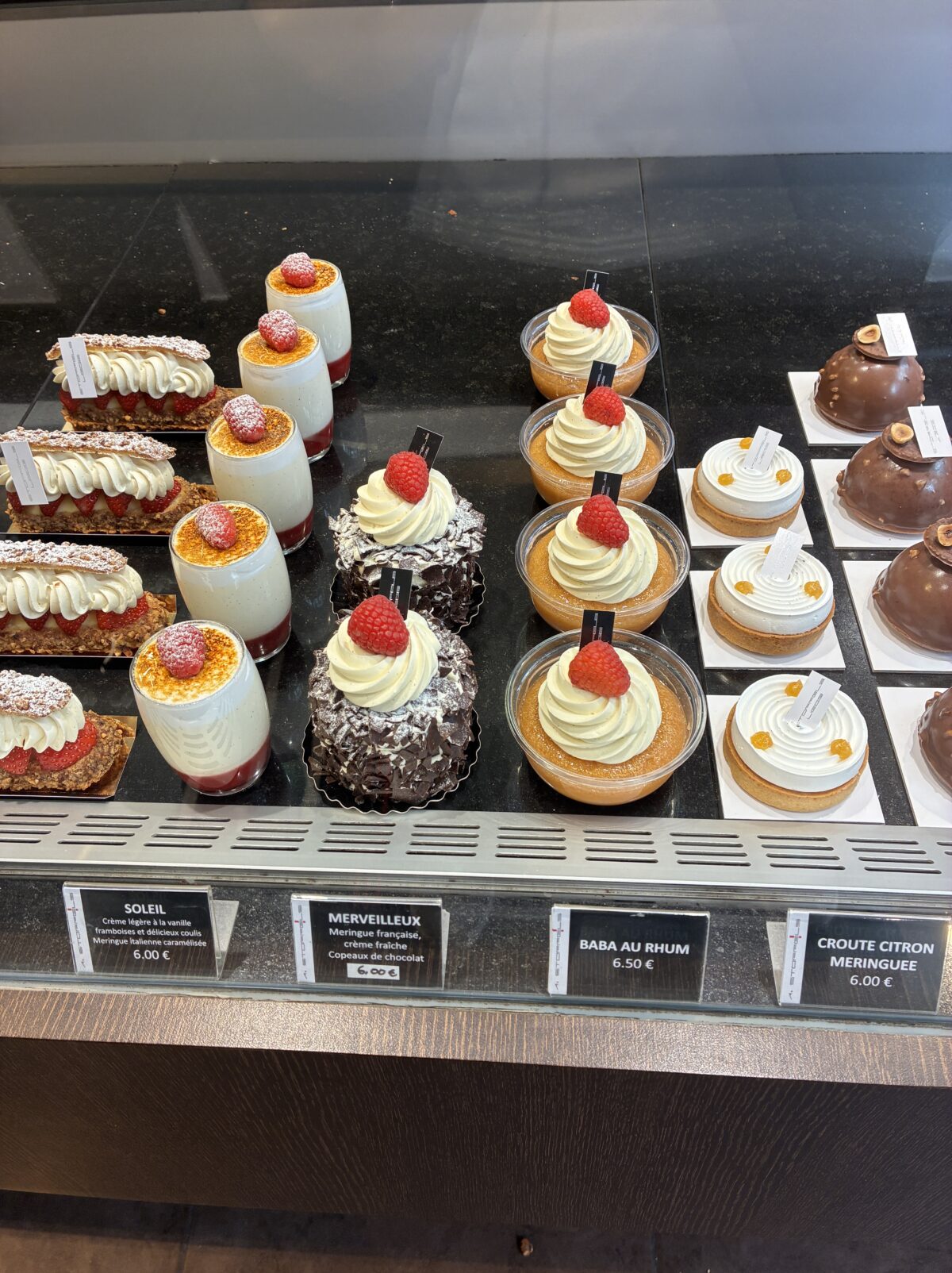 リエージュカフェPâtisserie Stoffels
店内のおいしそうなケーキ