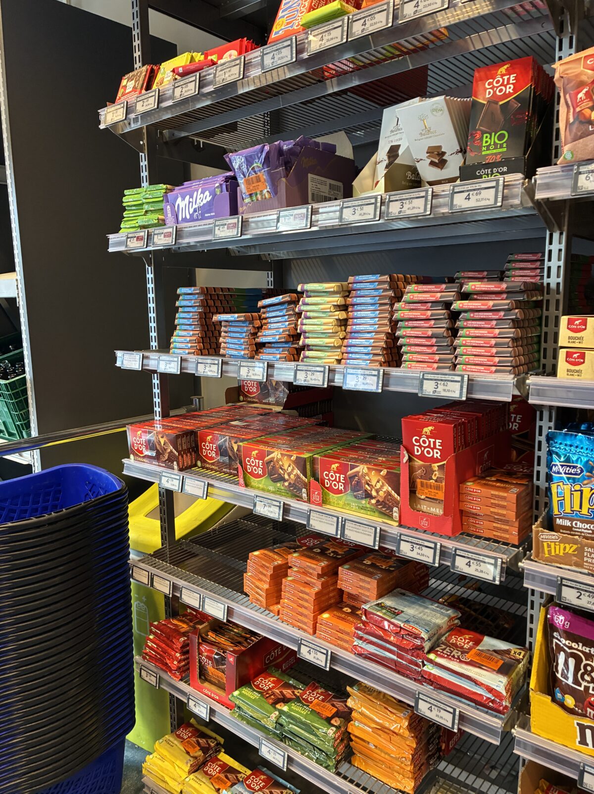 リエージュOKay City Liège Rue Universitéチョコレート類