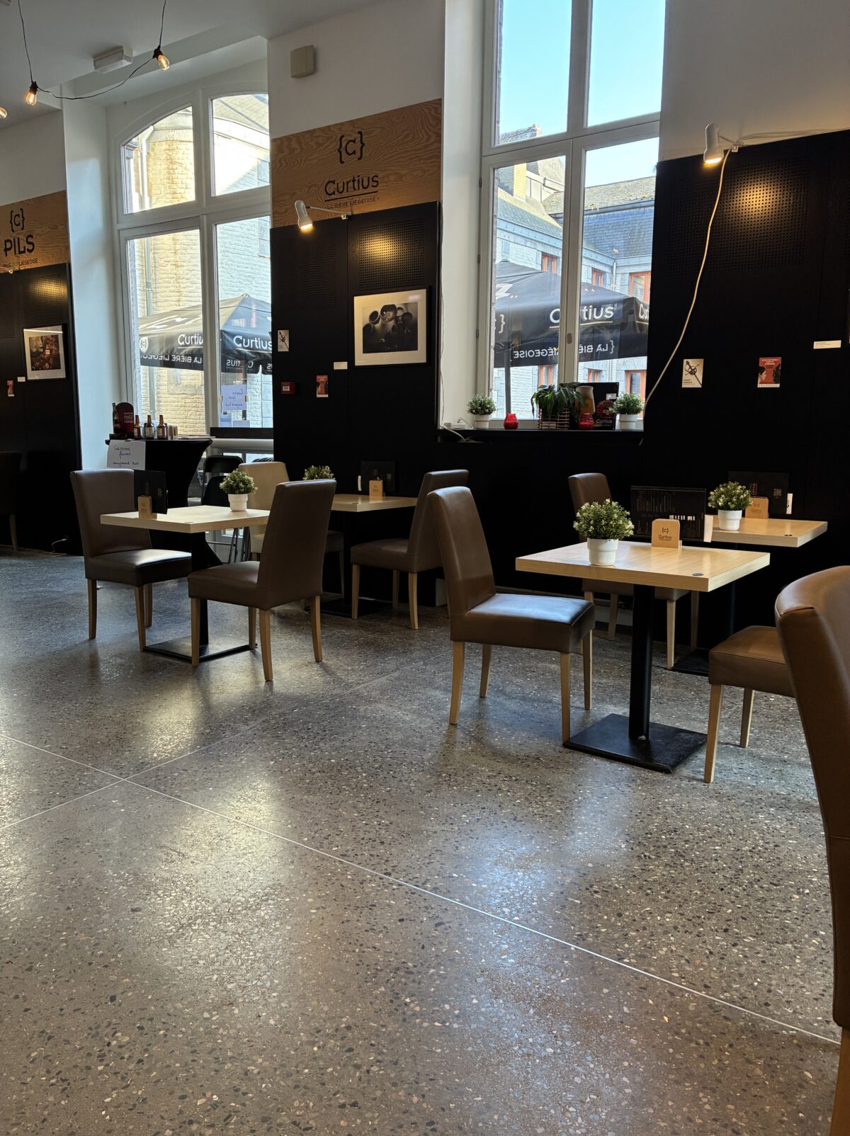 リエージュビアバーBrasserie - Grand Curtius店内