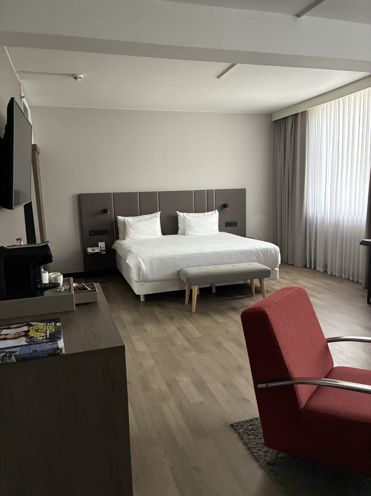 ルクセンブルクホテルのジュニアスイートの部屋のベッド