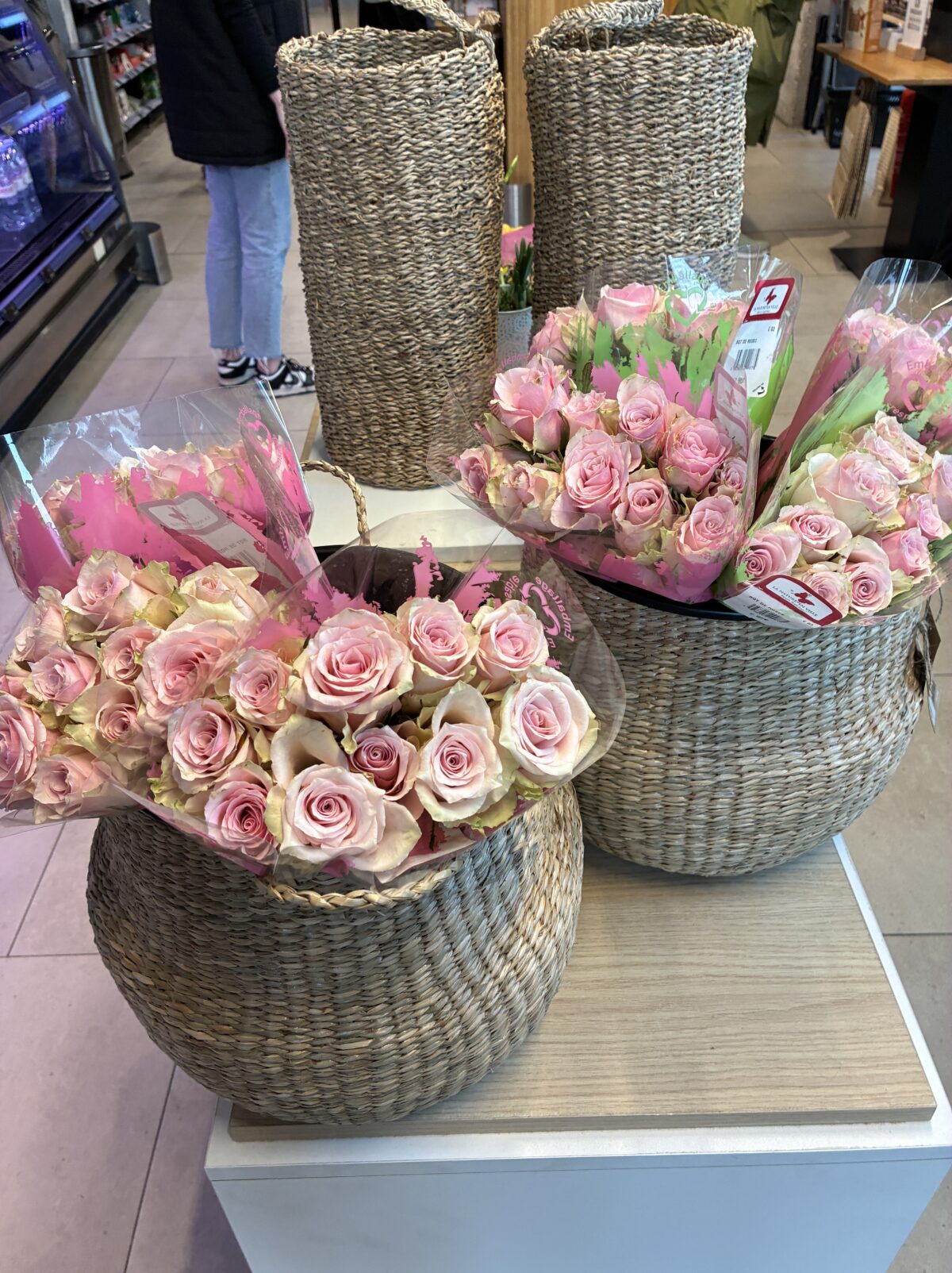 ルクセンブルクスーパーMonoprix Guillaume II かわいい造花