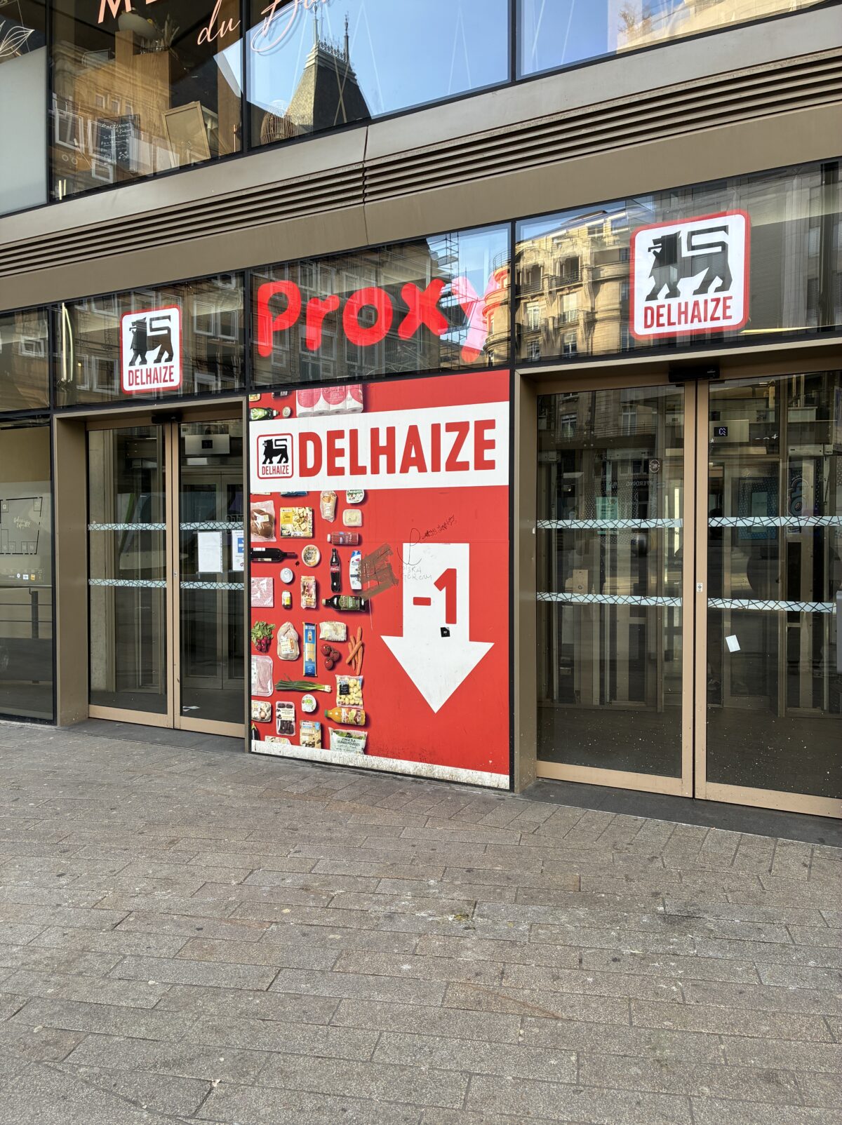 ルクセンブルクスーパーProxy Delhaize Hamilius 店舗入口