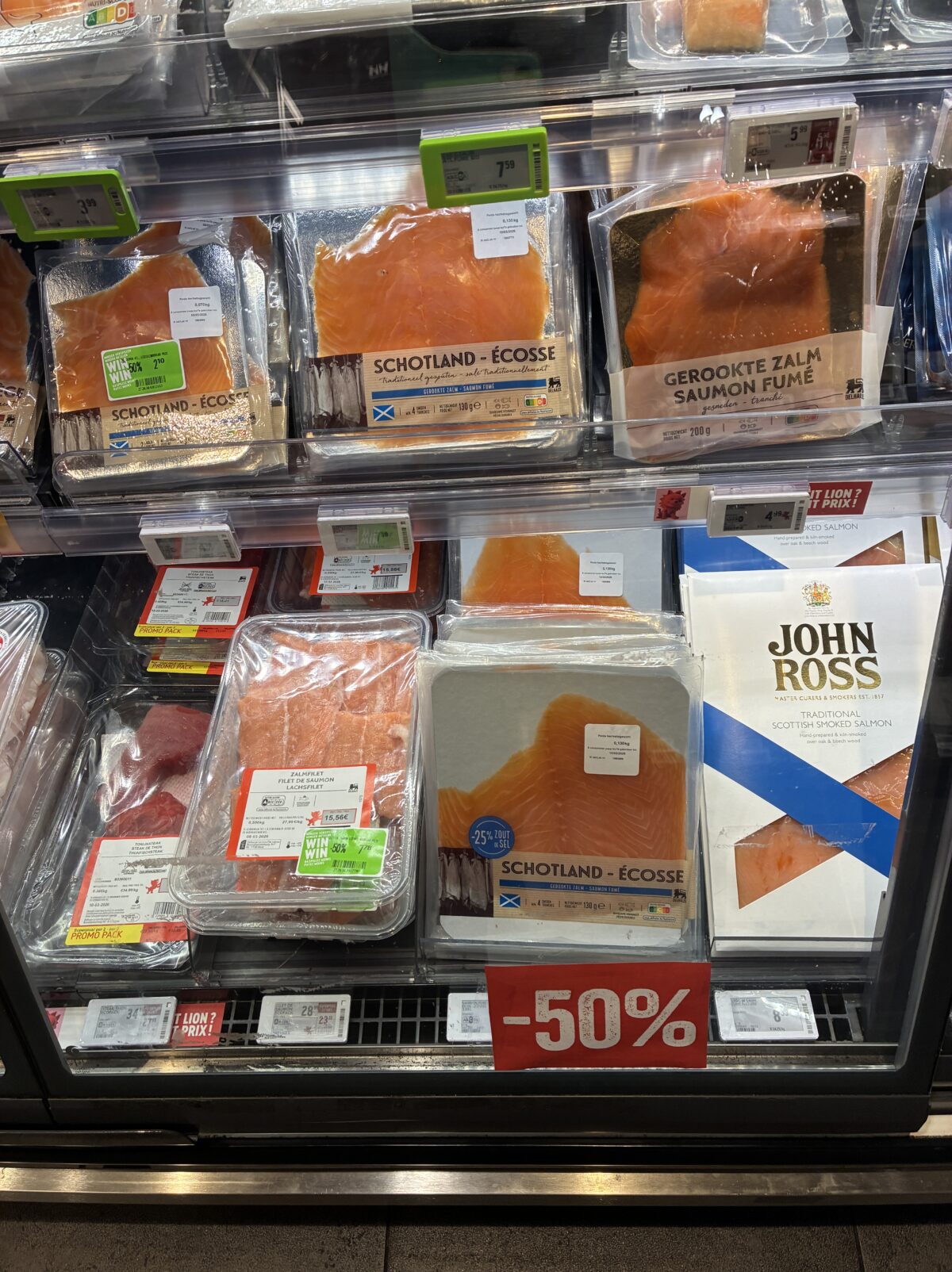 ルクセンブルクスーパーProxy Delhaize Hamilius スモークサーモン