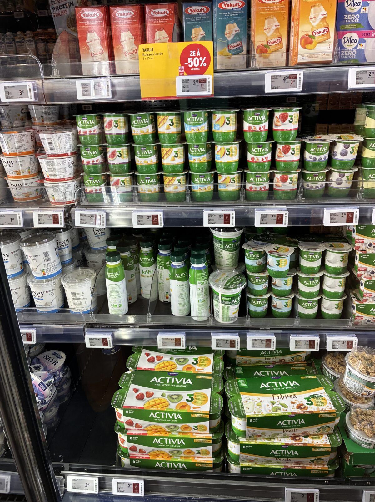 ルクセンブルクスーパーProxy Delhaize Hamilius いつものヨーグルトとヤクルト
