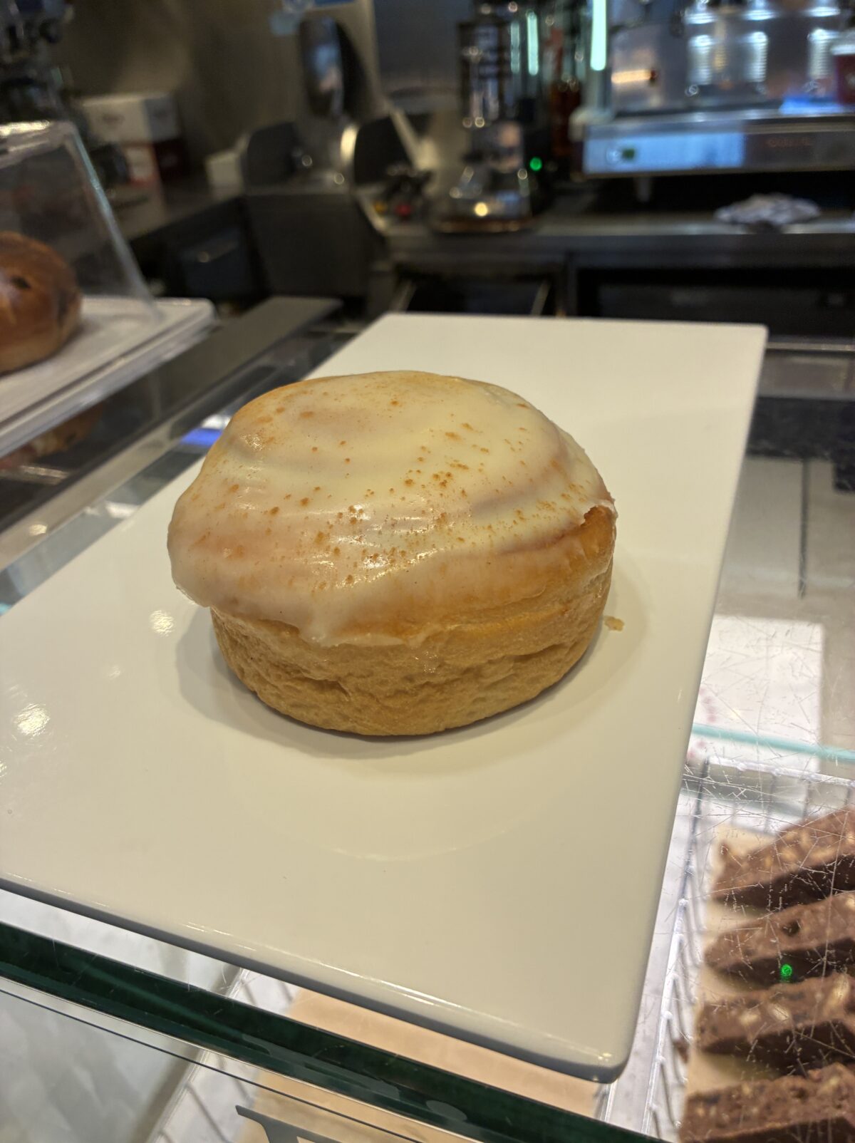 ロンドン カフェ Costa HIGH HOLBORN シナモンバン