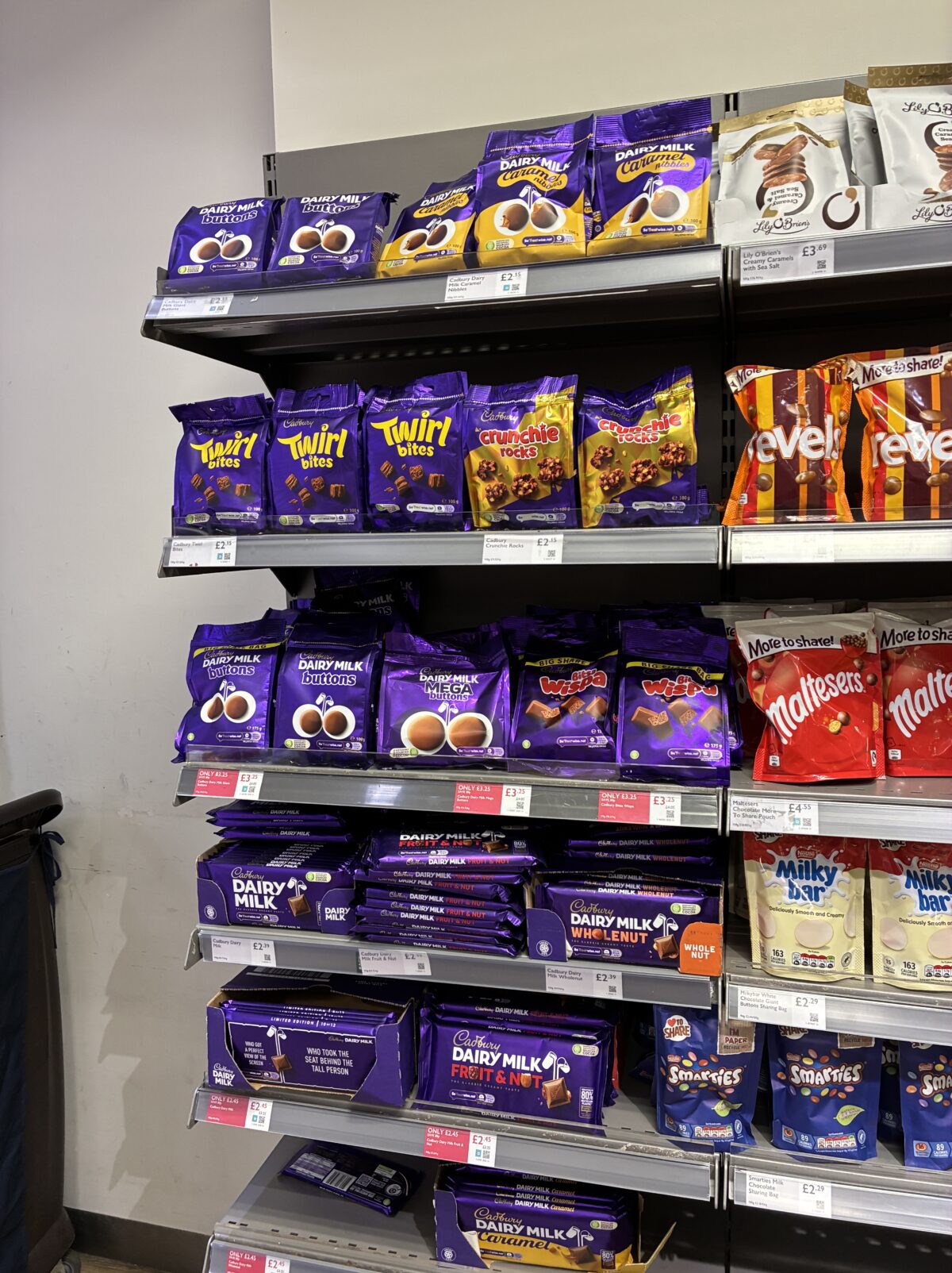 ロンドンスーパー Little Waitrose & Partners High Holborn イギリスチョコレート