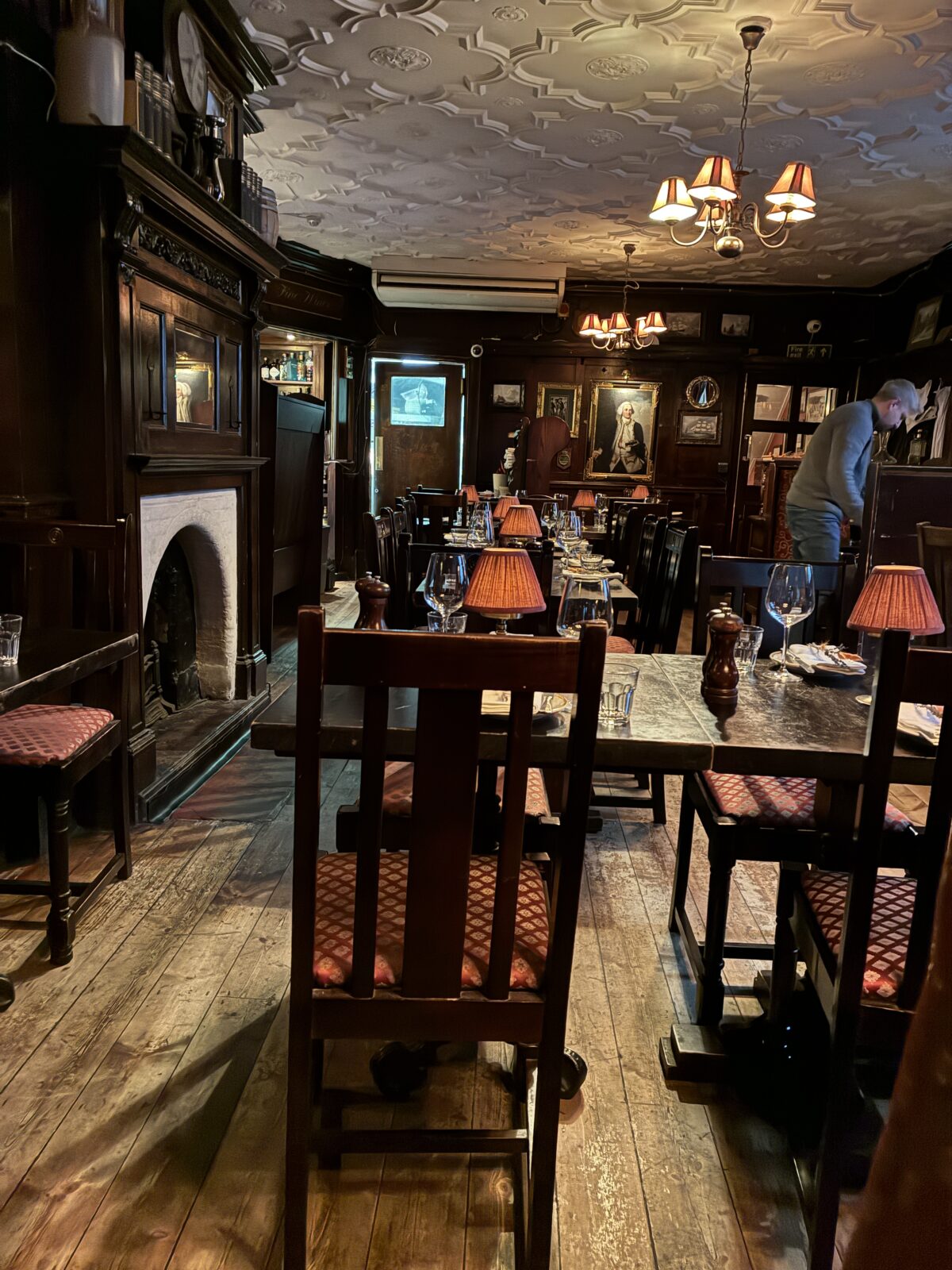 ロンドン パプ The Ship Tavern店内