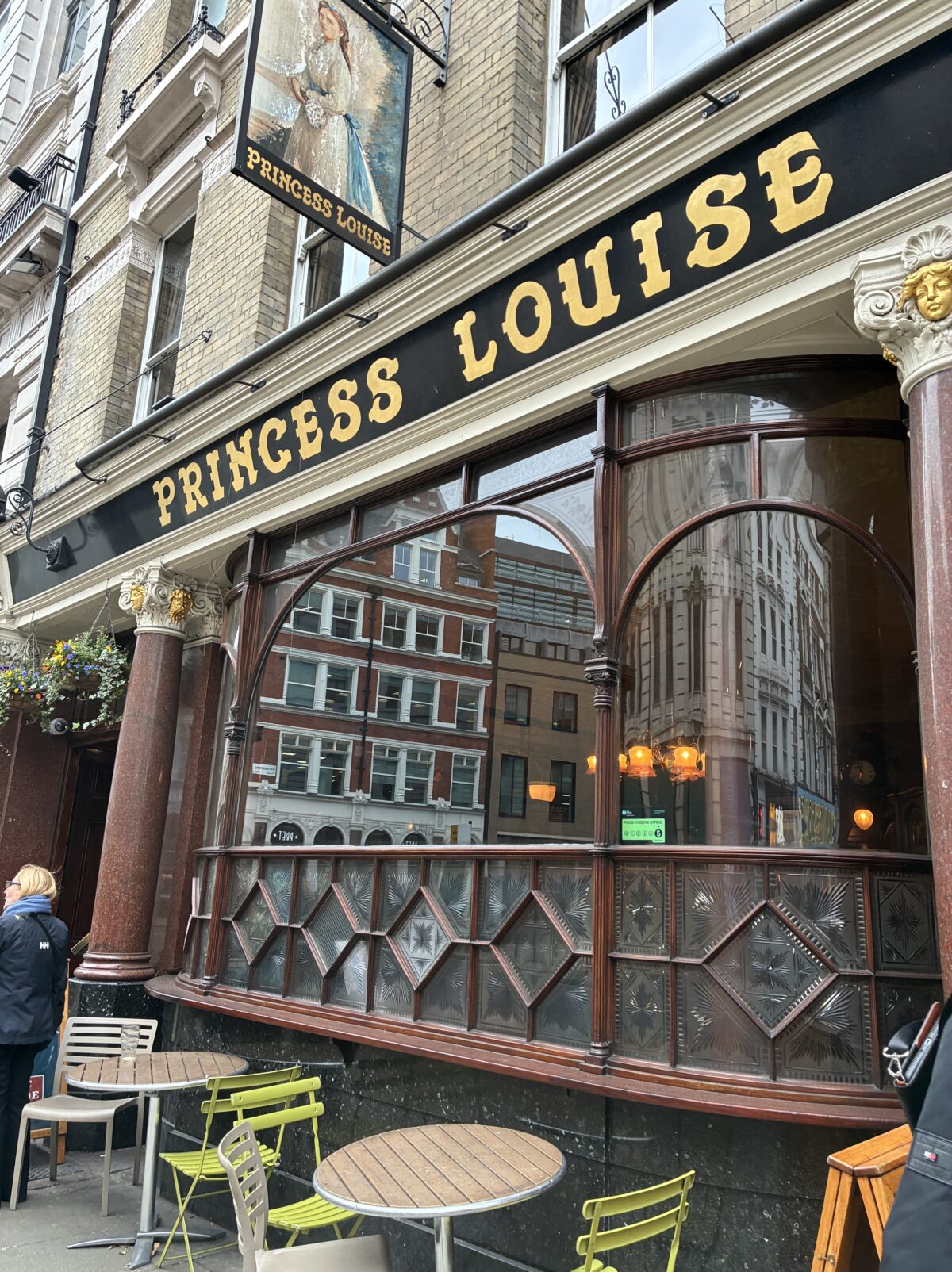 ロンドン パプ Princess Louise 外観