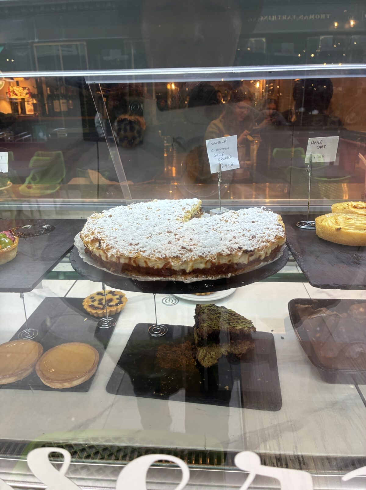 ロンドン カフェ Amarcord Italian Restaurant バニラシナモンアップルクランブル