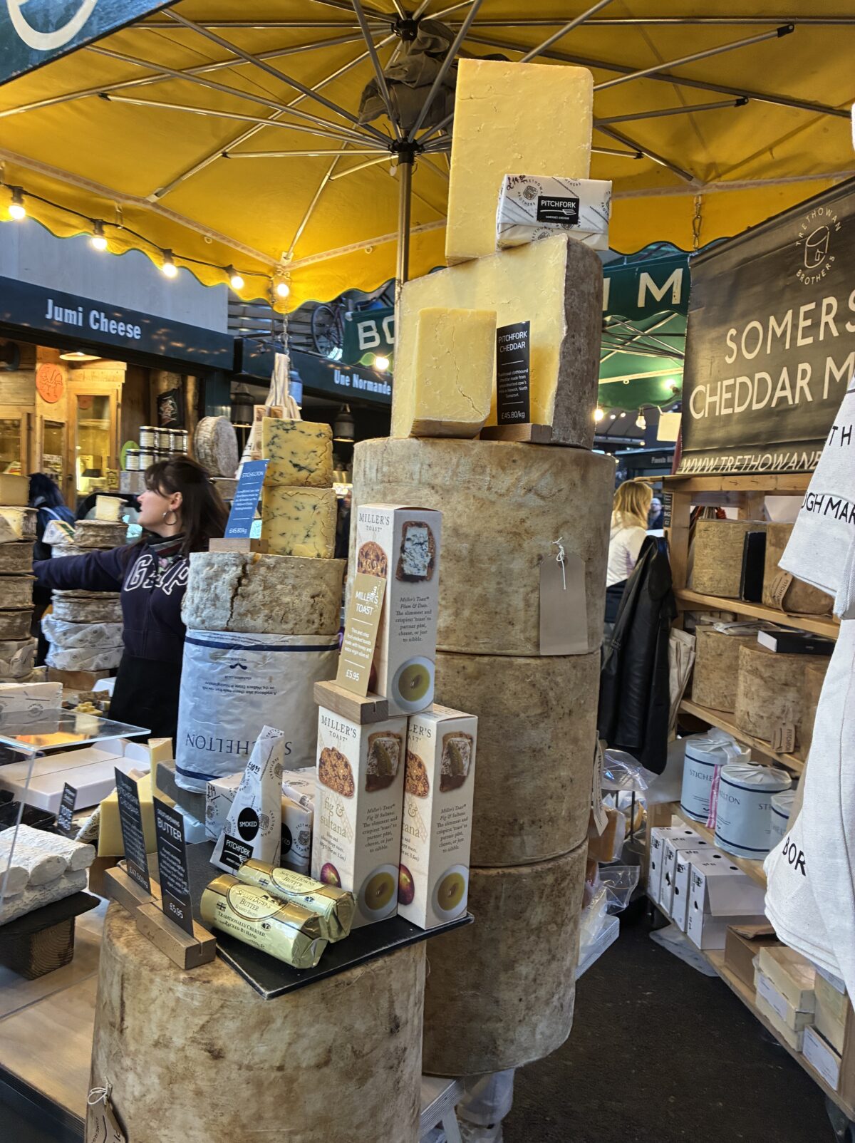 ロンドン 市場 Borough Market
チーズ屋さん