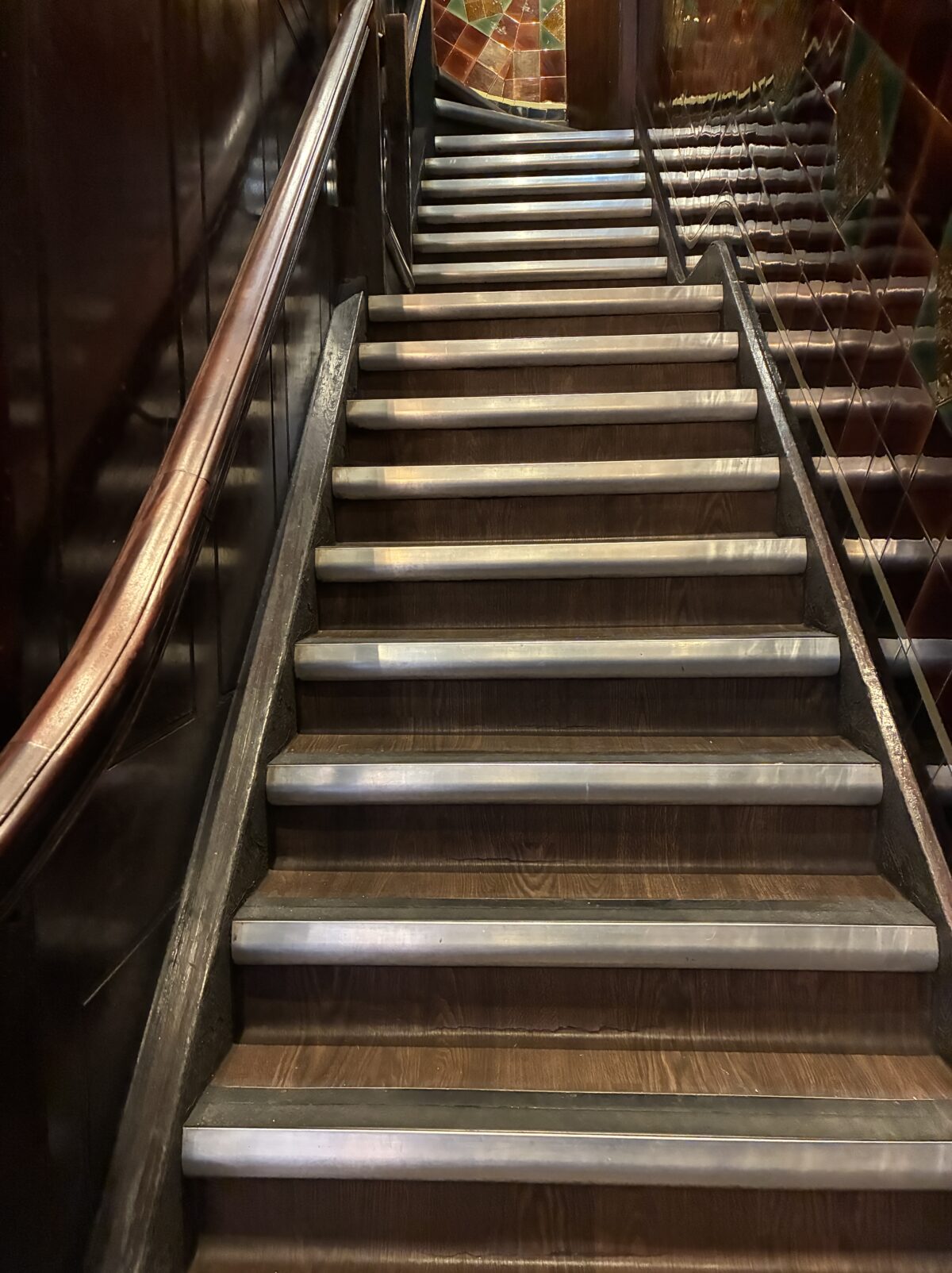 ロンドン パプ Lamb Tavern 上階への階段