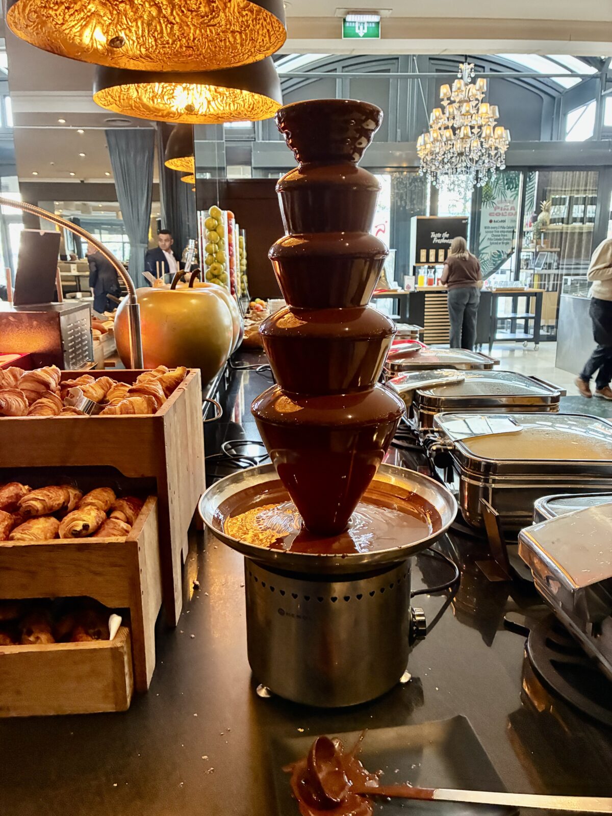 アントワープホテル朝からチョコレートフォンデ