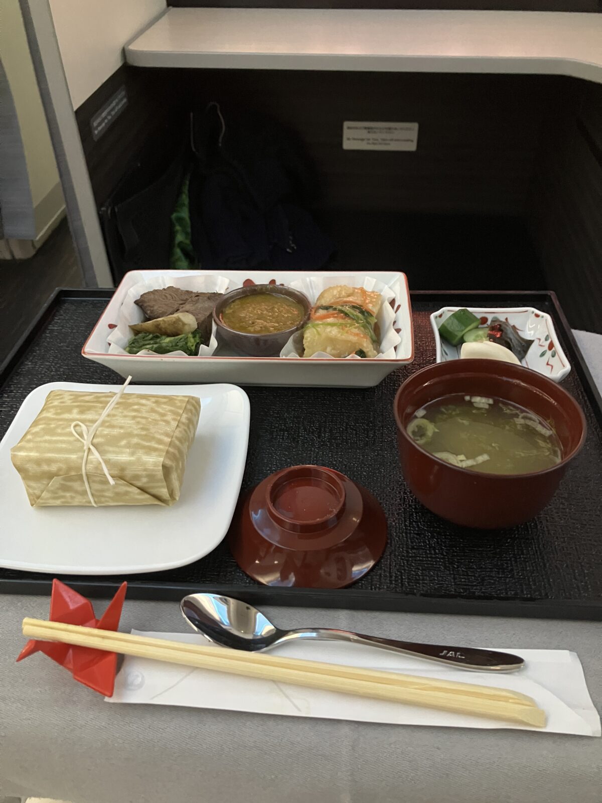 JALのビジネスクラス夕食(和食)