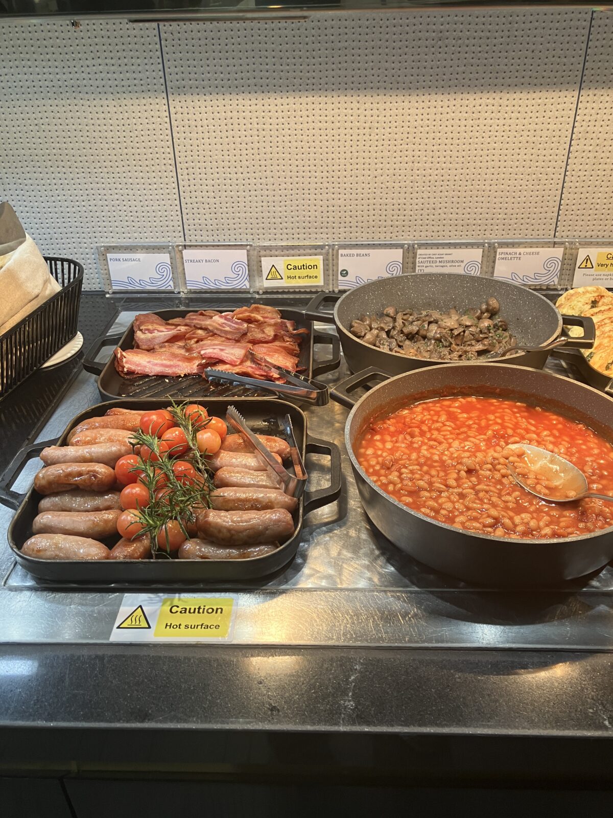ロンドン・アメックス・センチュリオンラウンジ食事