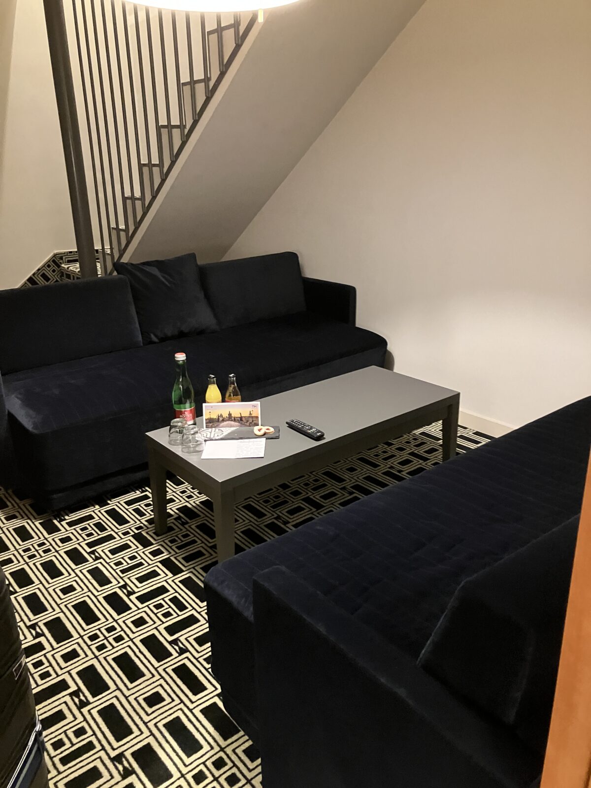 プラハホテル　NH Prague City　1階ソファーとテーブル